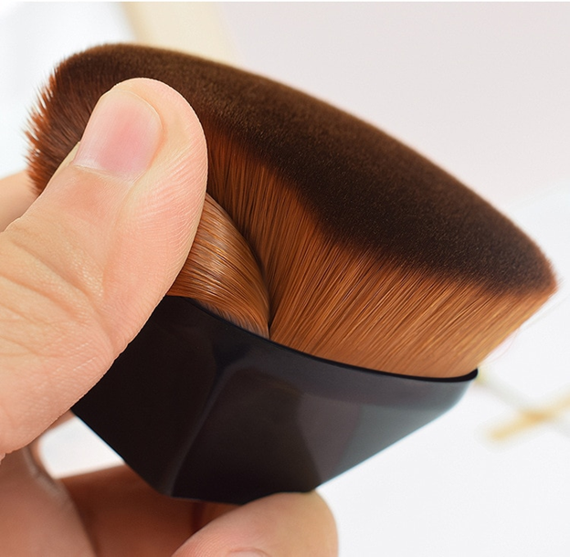 This hexagonal three-dimensional foundation Makeup Brush will give you a soft silky feel on the skin. Made of non-harmful synthetic fiber and has densely packed bristles to provide a high-definition finish. Can be used with liquid, powder, or cream foundation without absorption. Made with synthetic fiber, so it is safe for sensitive skin. The 3D square handle is ergonomically designed and allows for a comfortable and easy grip. It comes with a storage box, making it easy for travel